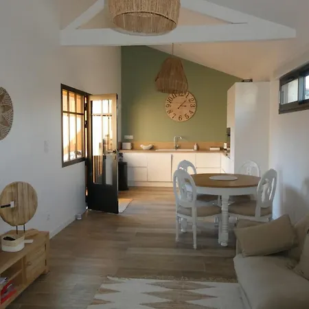 펜션 The Perfect Getaway An Intimate Retreat In A Modern House 앙데르노스레방